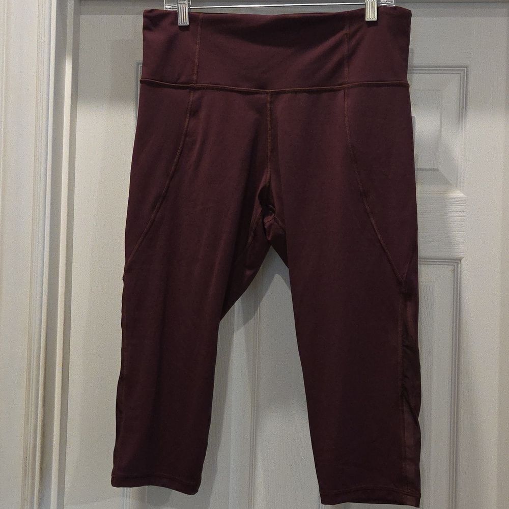 Athleta Lightning Capri Leggings, Burgundy 1X NWT